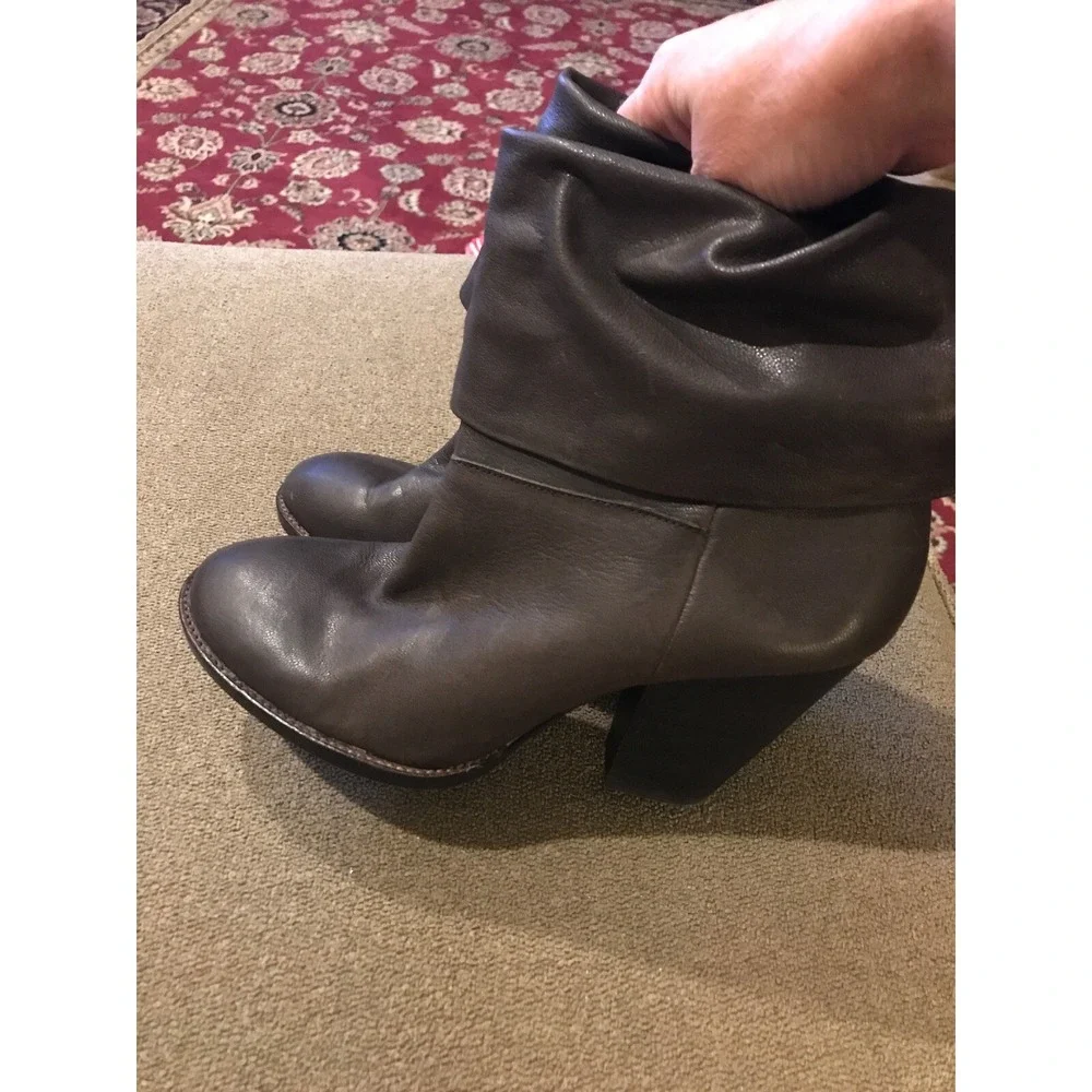 Vince Camuto Gold Down Ankle Boots Brown Leather Size 8.5 (TD)